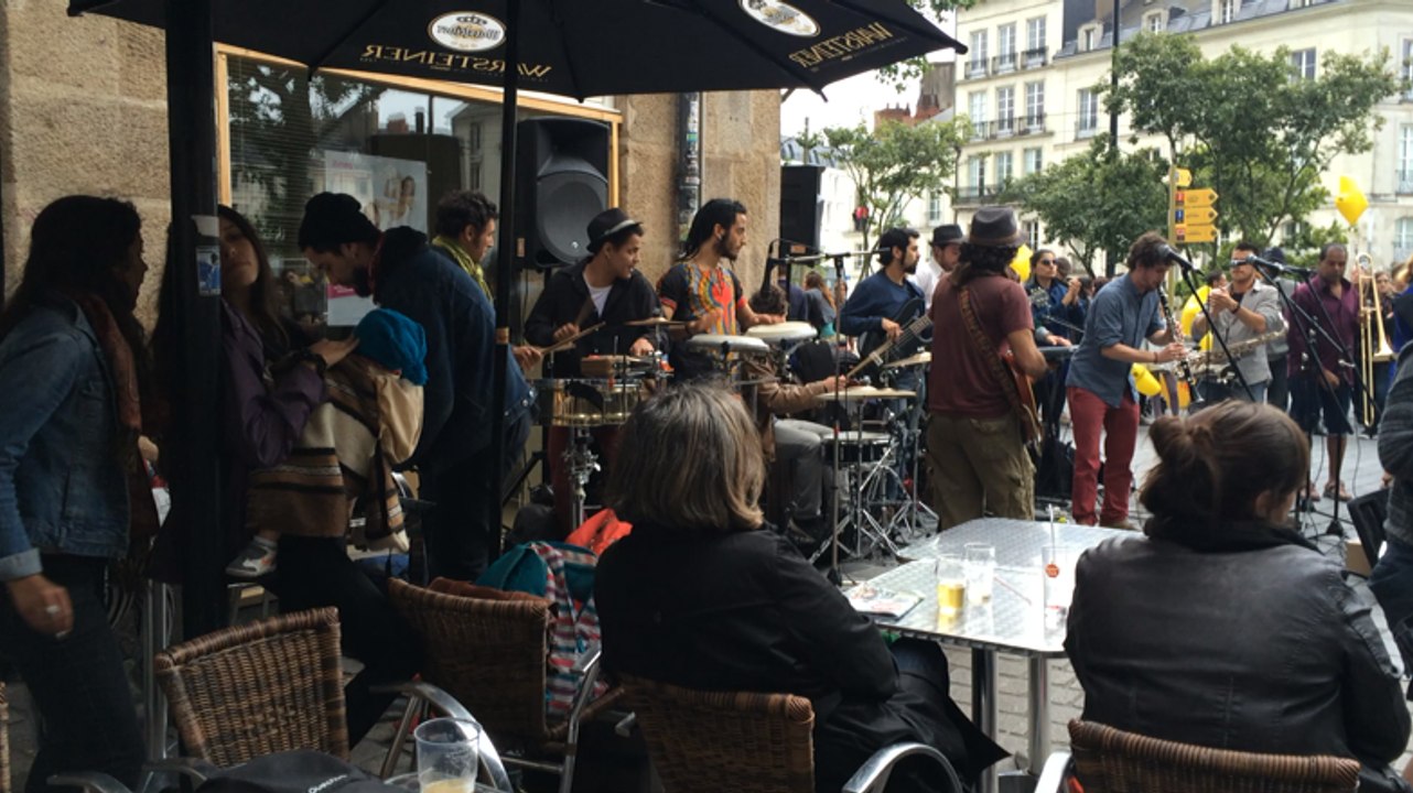 Groupe de musique au coin de la rue pour le Voyage à Nantes