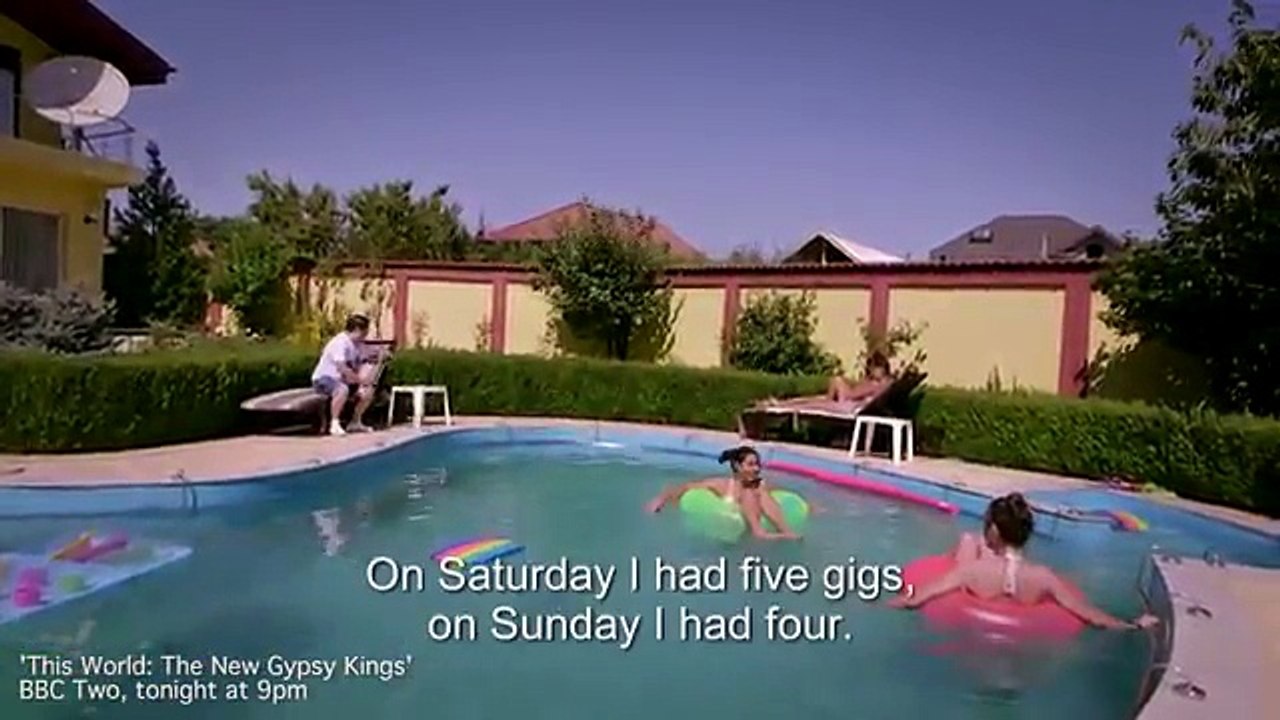 BBC prezintă vieţile MANELIȘTILOR români într-un documentar: „staruri gypsy-pop“ care au sume de bani „obscen de mari“.