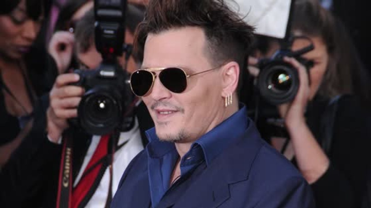 Johnny Depp verändert seine Tattoos nach der Trennung von Amber Heard