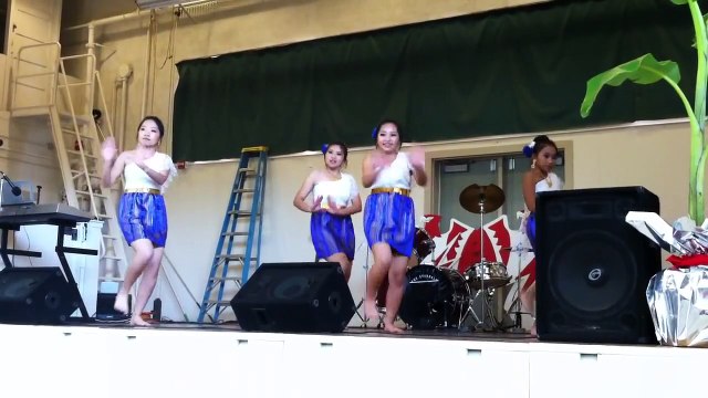 2) Nkauj Hmoob Prusawan (Previous name: Ntxhais Rau Siab) - Performed in Oroville