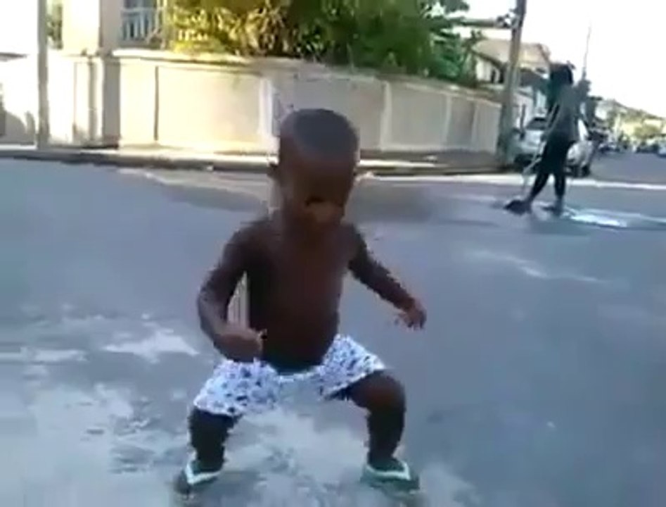 رقص إفريقي مضحك جداااا ادخل لن تندم