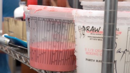 Beurk ! Voici à quoi ressemble une usine de poupées gonflables