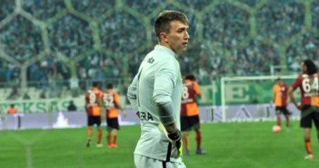 Muslera, Galatasaray Yönetiminin Verdiği Cezaya Tepki Gösterdi