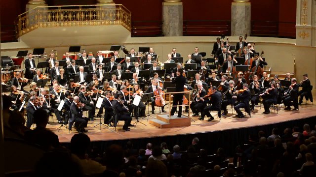 Dmitri Shostakovich, Symphony No. 10 (excerpt) with Krzysztof Urbański