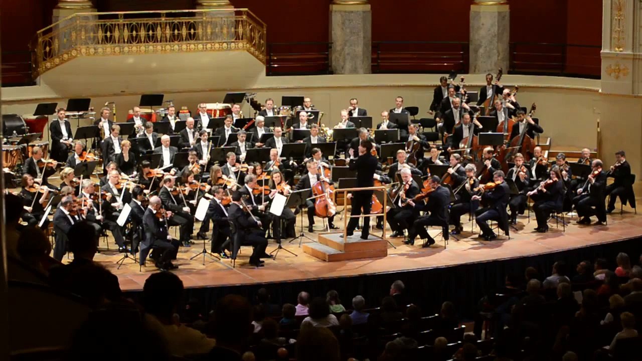 Dmitri Shostakovich, Symphony No. 10 (excerpt) with Krzysztof Urbański