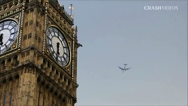 Amazing Airplane Struck By Lightning - Plane Crash