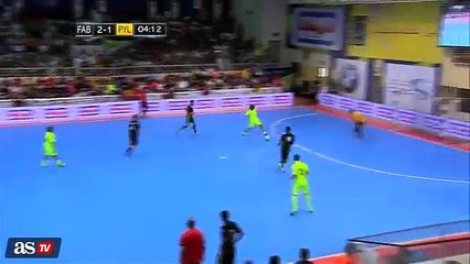 Carles Puyol doing Neymar things in a futsal friendly tournament in Kuwait..