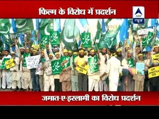 Pakistanis stage demos in Karachi against US-made anti-Islam film