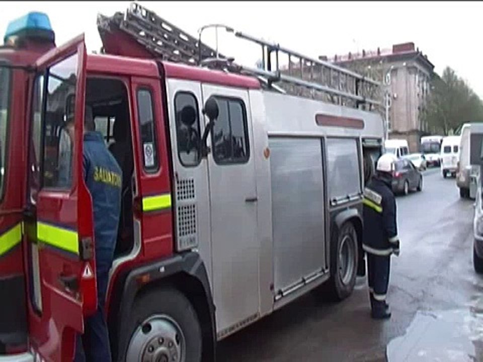 2014.04.17 Incendiu microbus in Balti