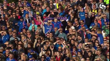 Hommage de milliers d'Islandais à leur équipe de Foot avec les battements de mains ! Euro 2016