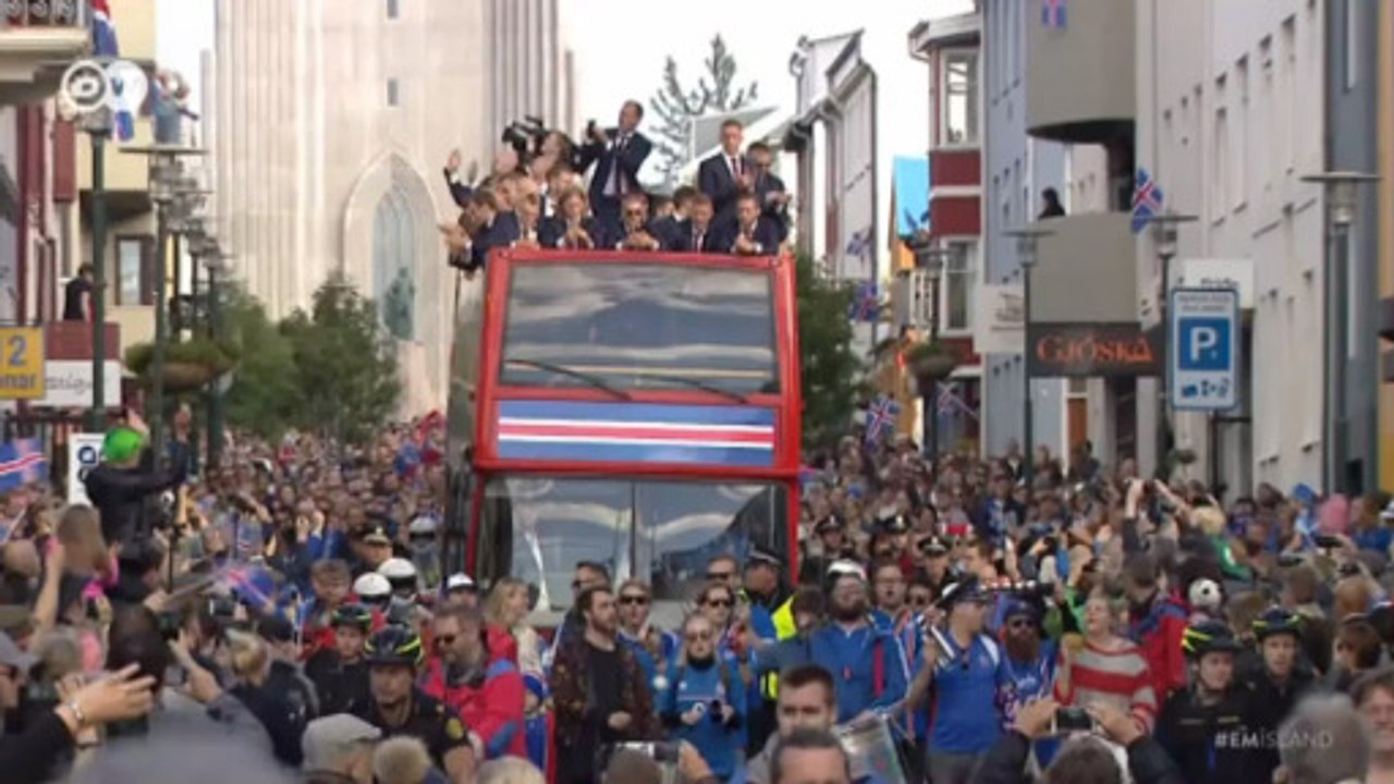 Встреча героев: Исландские футболисты вернулись на родину (05.07.2016)