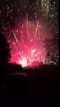 Explosions de feux d'artifices directement au sol.. Danger !
