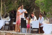 Alessandra Ambrosio disfruta con su familia de Ibiza