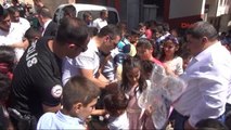 Şanlıurfa'da Polis 250 Çocuğa Oyuncak Dağıttı