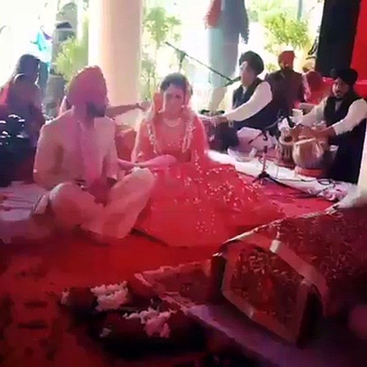 Tharki Bandhe Ne LAYI SHARAM - Dekho Gurdware Ch Ki Karda