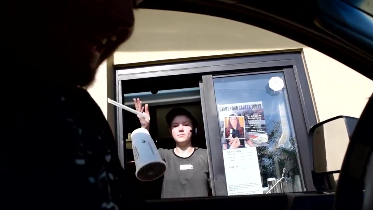 Blague qui passe mal au drive d'un fast food