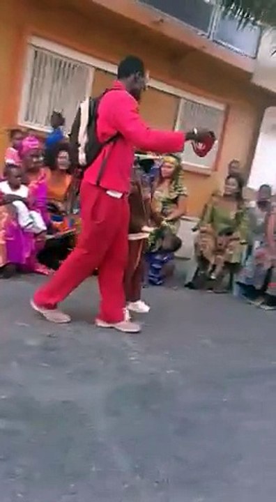 Vidéo trop insolite à Regardez absolument!! TROP FOOOORT!!