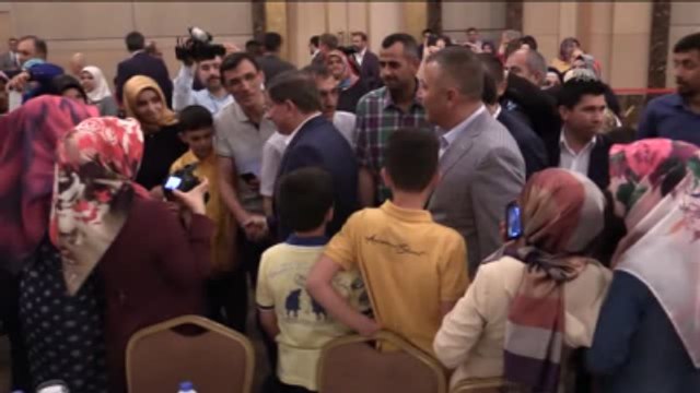 Eski Başbakan Davutoğlu: Kimse Daeş ve İslam'ı Yan Yana Zikredemez.