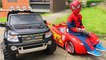 Spider-Man Conduit Voitures Cars Lightning McQueen et Ford Ranger