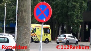 Ambulance 17-135 met spoed naar melding in Rotterdam
