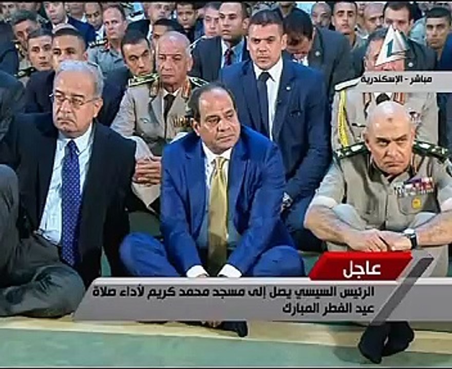 بالفيديو..الرئيس السيسى يصل مسجد محمد كُريم بالإسكندرية لأداء صلاة العيد