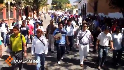 Marchan Sección 22 y normalistas en respaldo a profesores de Guerrero
