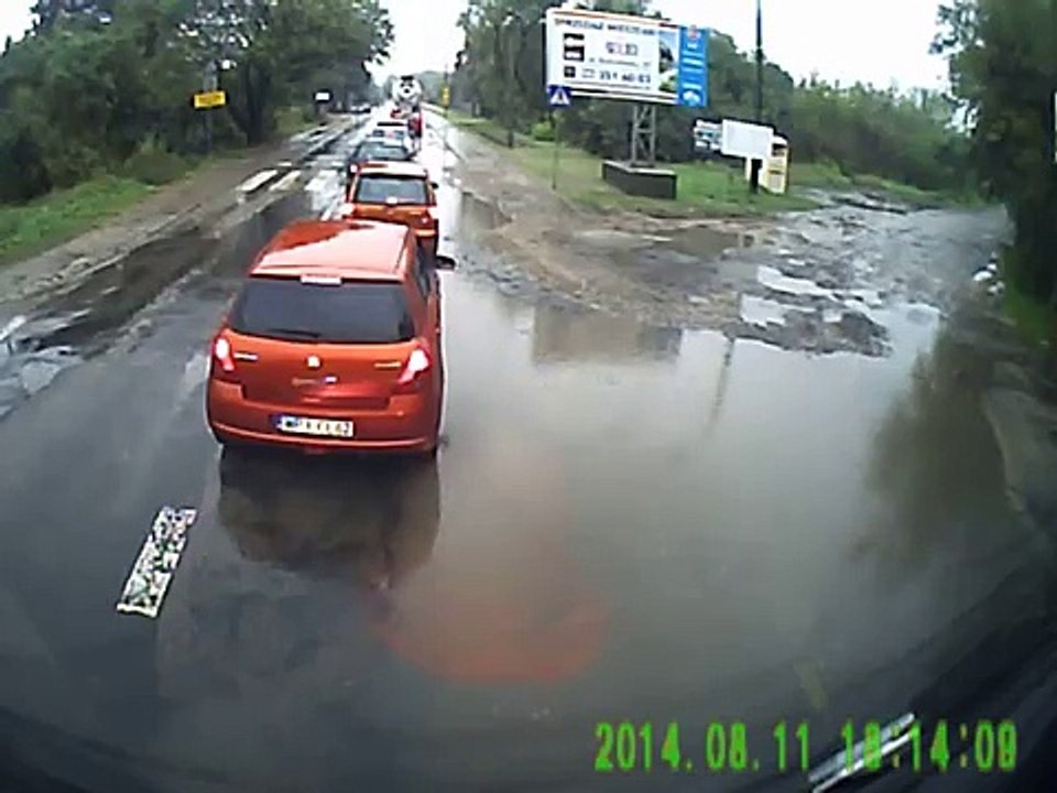 Cycliste sur une route polonaise