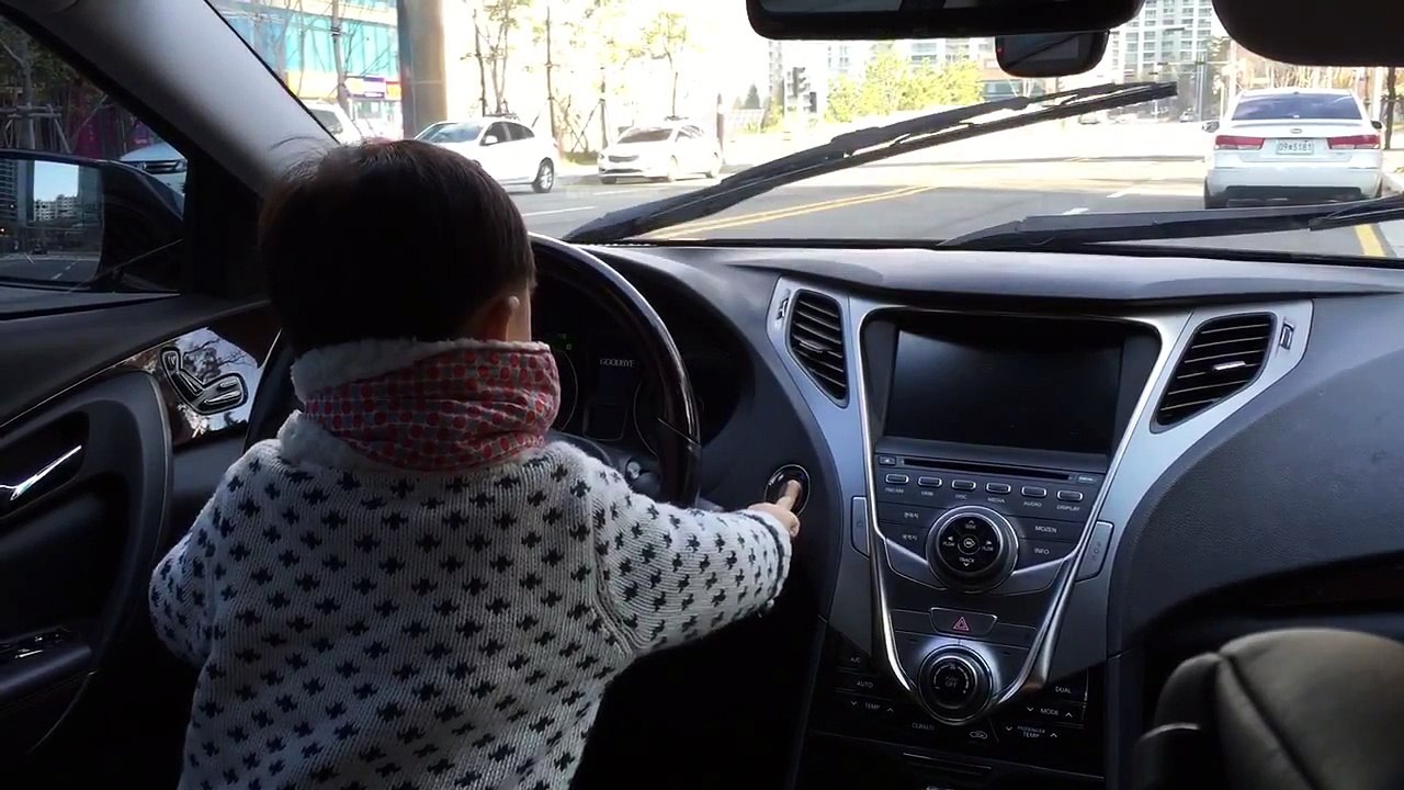 (22)다리닿으면 운전도 할 기세