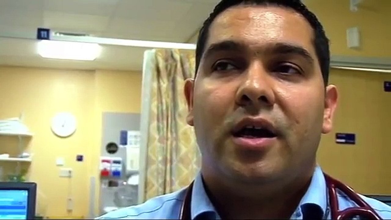 Cet homme n'arrêtait pas de saigner du nez... Ce que le médecin a sorti de ses narines est tellement impressionnant !