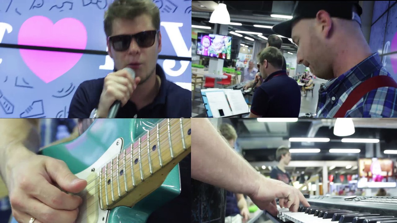 Музыкальная группа раскачала фуд-корт ЦУМа