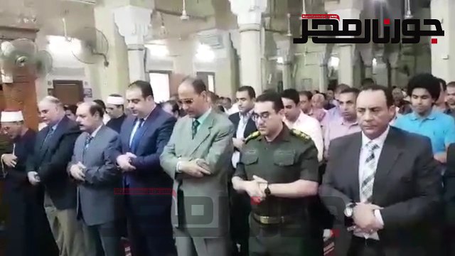 محافظ الفيوم يؤدي صلاة العيد بمسجد ناصر