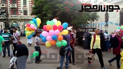 بدأ توافد الشباب على المنتزهات العامة بالإسكندرية في اليوم الأول لعيد الفطر