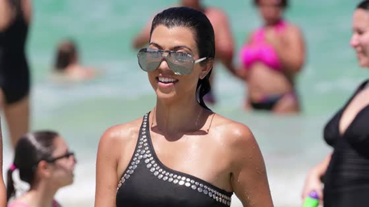 Kourtney Kardashian am Strand von Miami