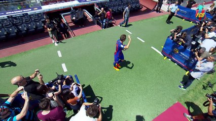 Denis Suárez on the field at Camp Nou