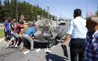 Trafik Işıklarında Bekleyen 5 Araca Çarpan Lüks Cipin Sürücüsüne Linç