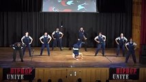 La police néo-zélandaise met le feu à un concours de danse