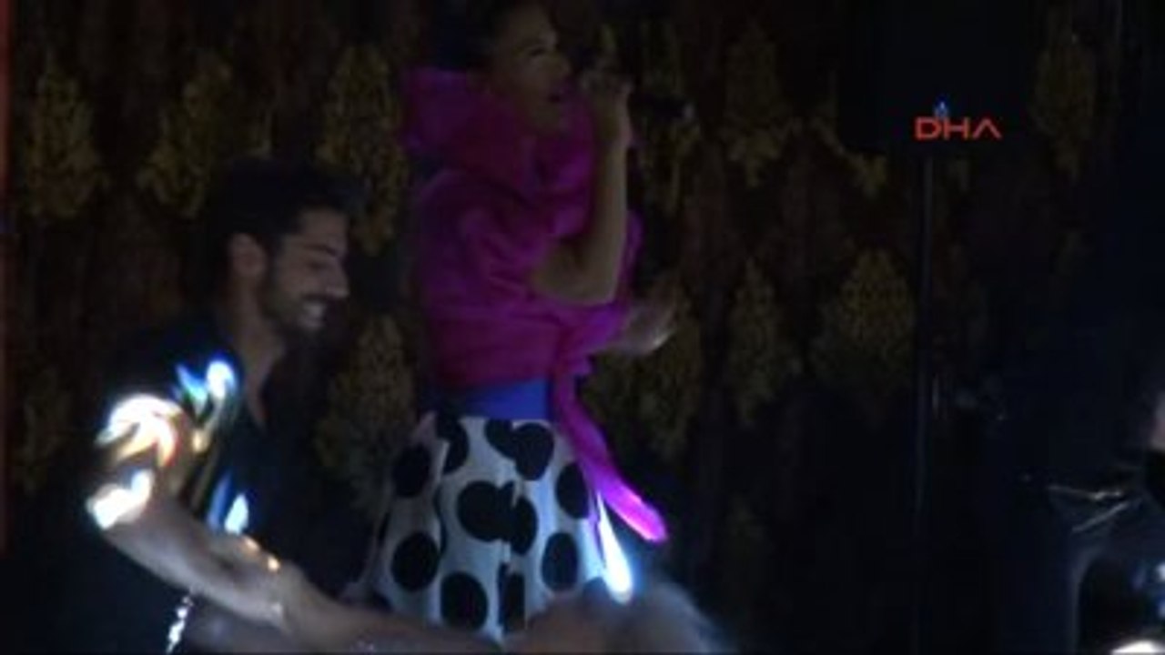 Bodrum - Demet Akalın Bodrum'da Sahne Aldı