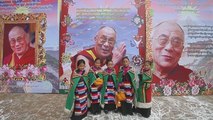 La policía de Nepal agua la fiesta de cumpleaños del Dalai Lama