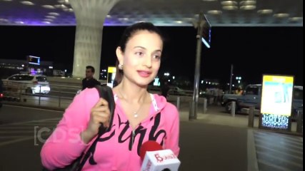 Hrithik Roshan Arrange SURPRISE BIRTHDAY Party For Amisha Patel At BANGKOK !!