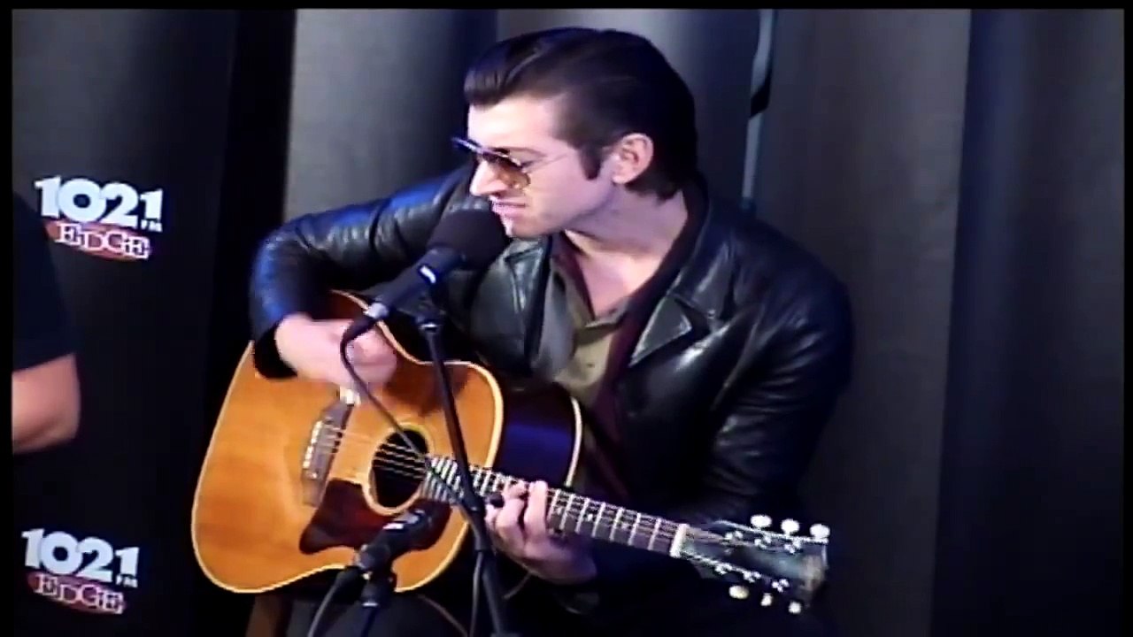 Arctic Monkeys - No. 1 Party Anthem (acoustic at The Edge Music Lounge 2014)
