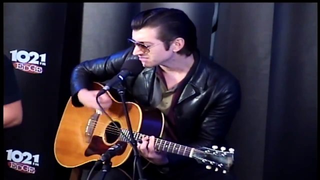 Arctic Monkeys - No. 1 Party Anthem (acoustic at The Edge Music Lounge 2014)