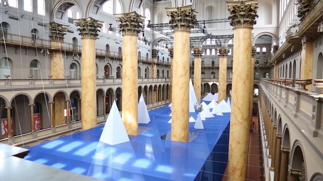 'Icebergs' installment takes visitors under the sea