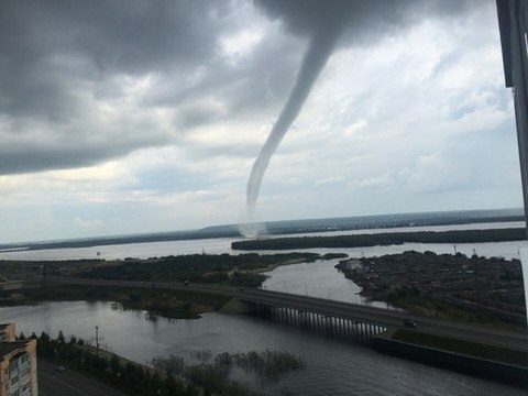 Настоящий смерч в Сургуте 6 июля