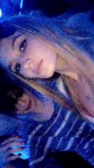 Selena Gómez se dio un beso con una mujer en una fiesta