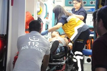 Gaziantep'te, 15 Yaşındaki Çocuk Polis Bıçakladı