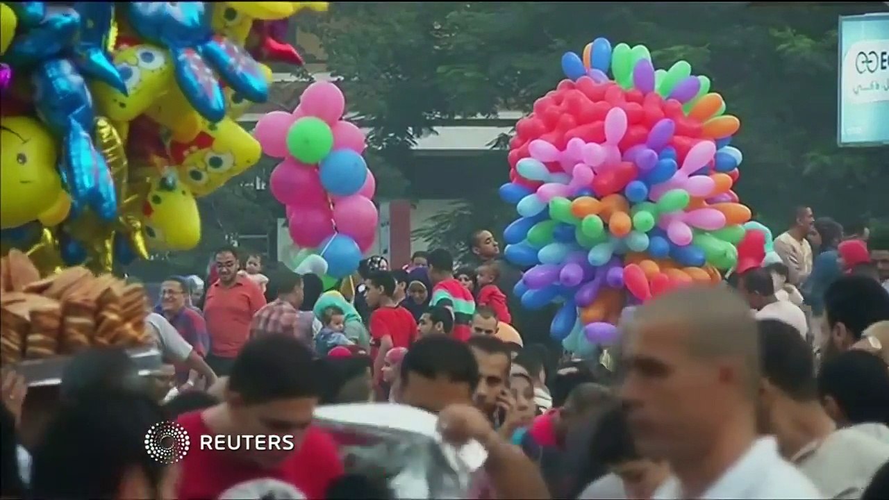Cairo celebrates Eid with balloons, prayer
