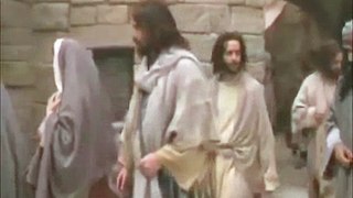 Juan 13,1-15.  Jesús lava los pies de sus discípulos.