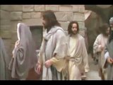 Juan 13,1-15.  Jesús lava los pies de sus discípulos.