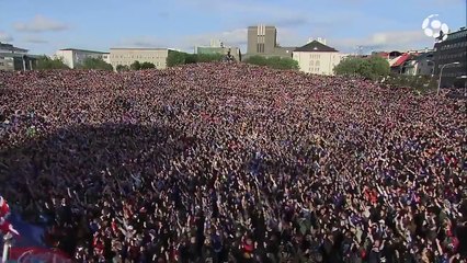 30 000 supporter islandais tapent dans leurs mains !