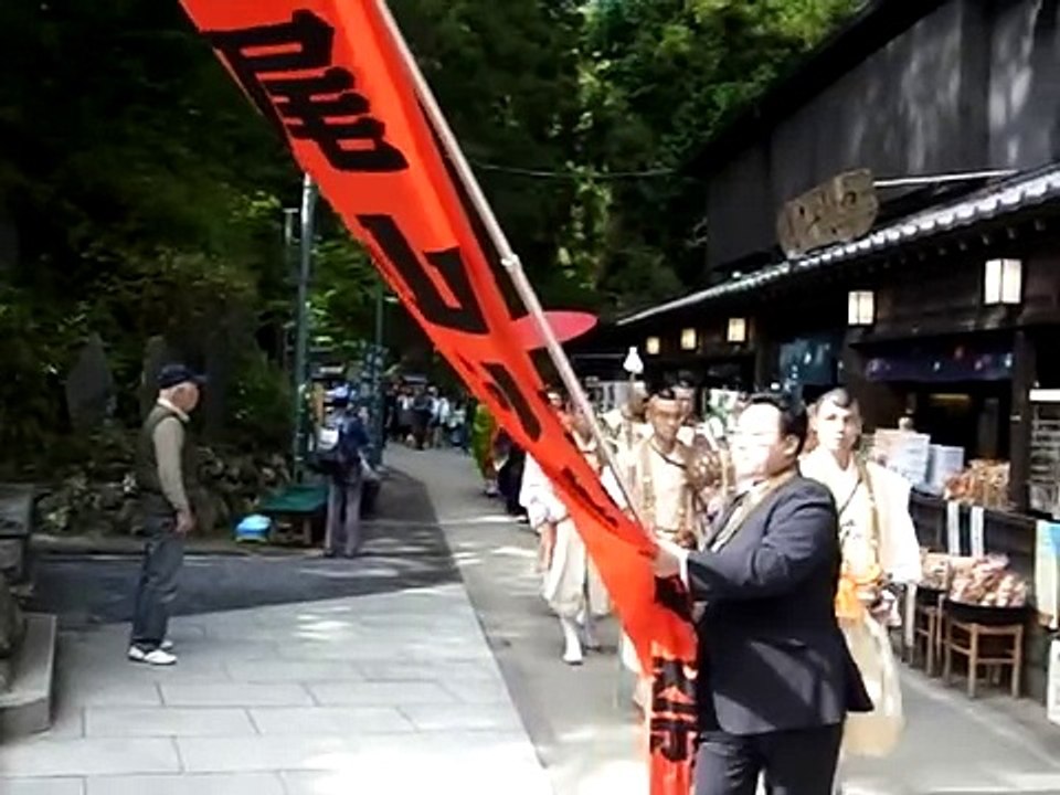 高尾山秋季大祭[2](2013-10-17・旗持ち・山伏・僧侶)